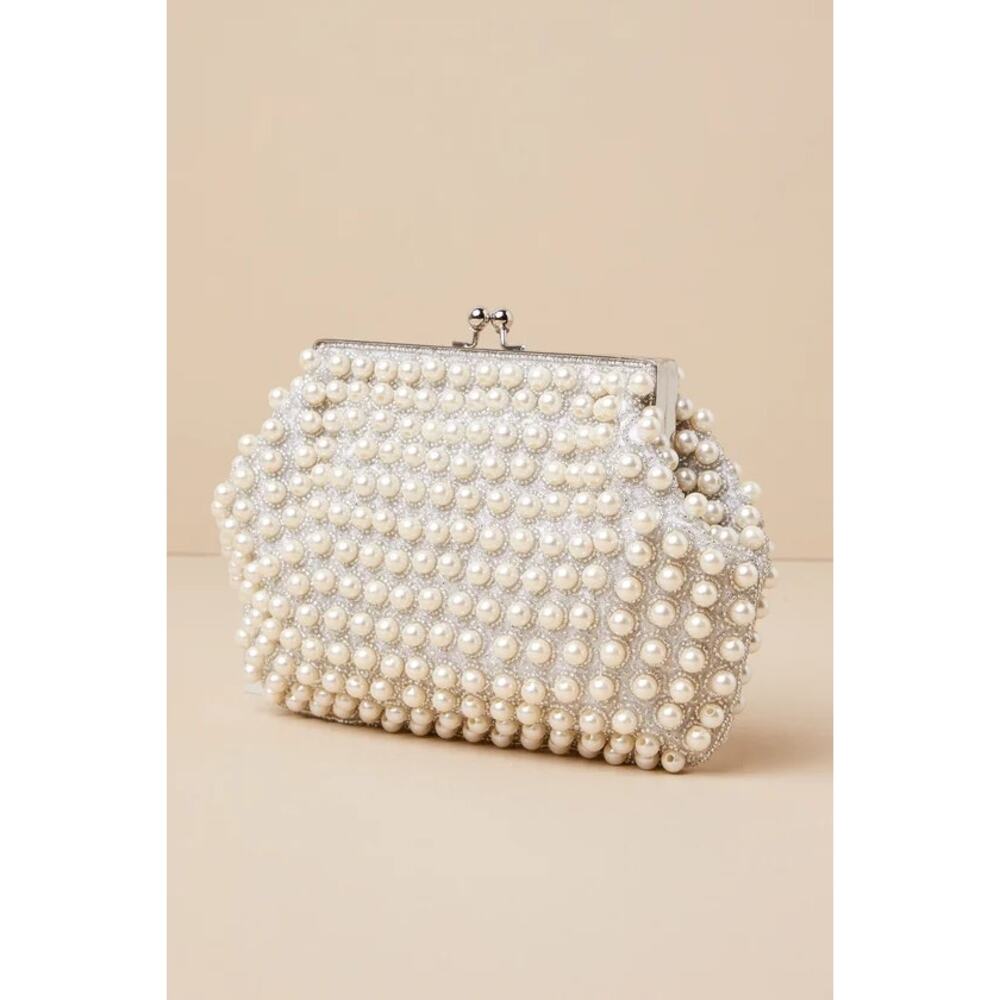 NWT Lulus Brilliant Energy White and Silver Pearl Beaded Clutch w/Chain - Picture 2 of 6